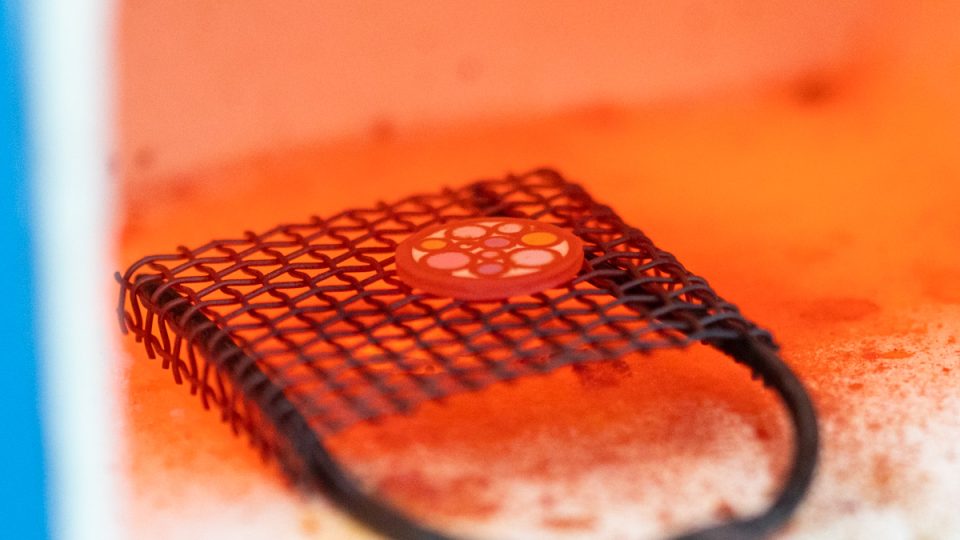 Hot enamelling kiln with enamelled design